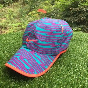 Nike Featherlight Dri-Fit striped cap